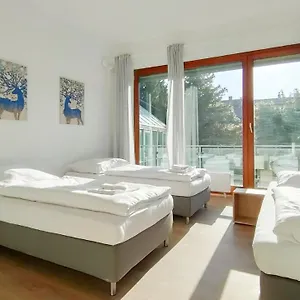 Raj Living - With 2 , 3 And 6 - 15 Min To Messe Dus And Old Town Dus Duitsland